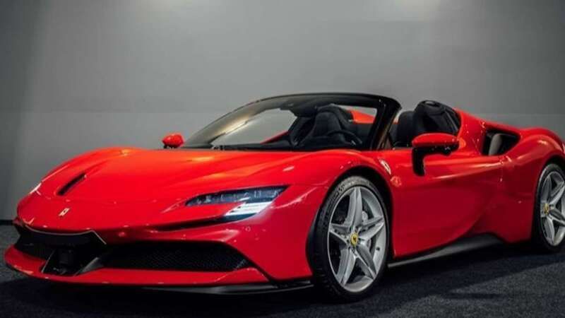 Rojo Nuevo 2024 Ferrari SF90 Descapotable | 541.900 € - Imagen 1/4