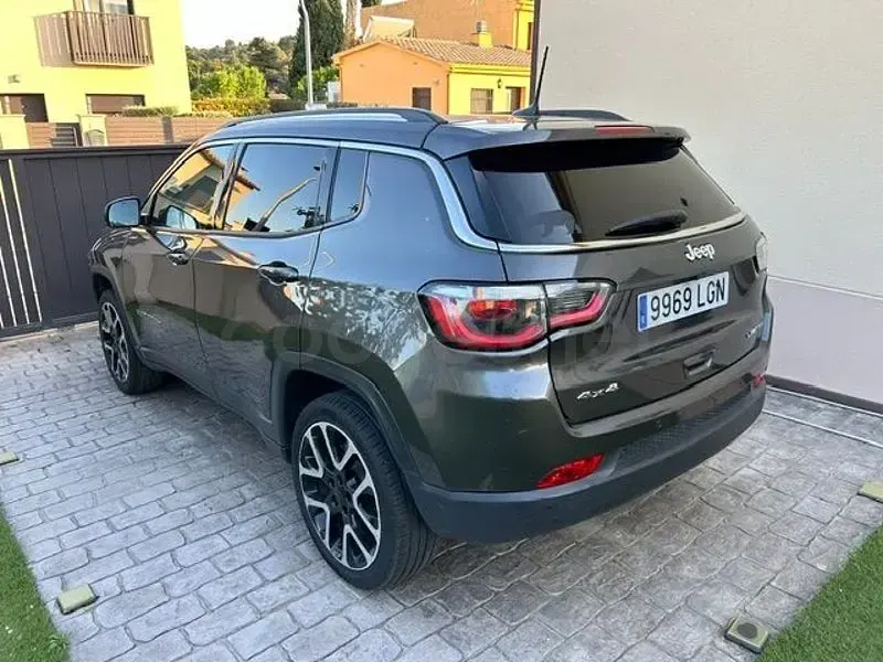 Usado Jeep Compass Limited 170 CV (125 kW) 2020 Gris / plata SUV
