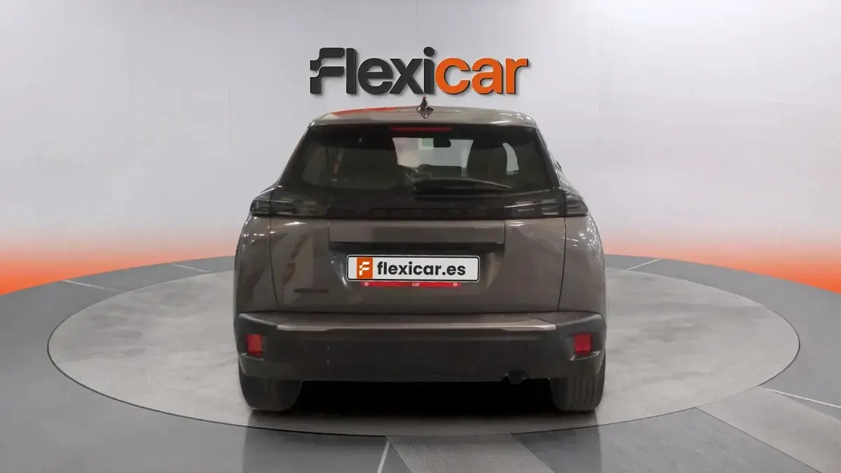 Usado Peugeot 2008 Active 102 CV (75 kW) 2023 Gris SUV