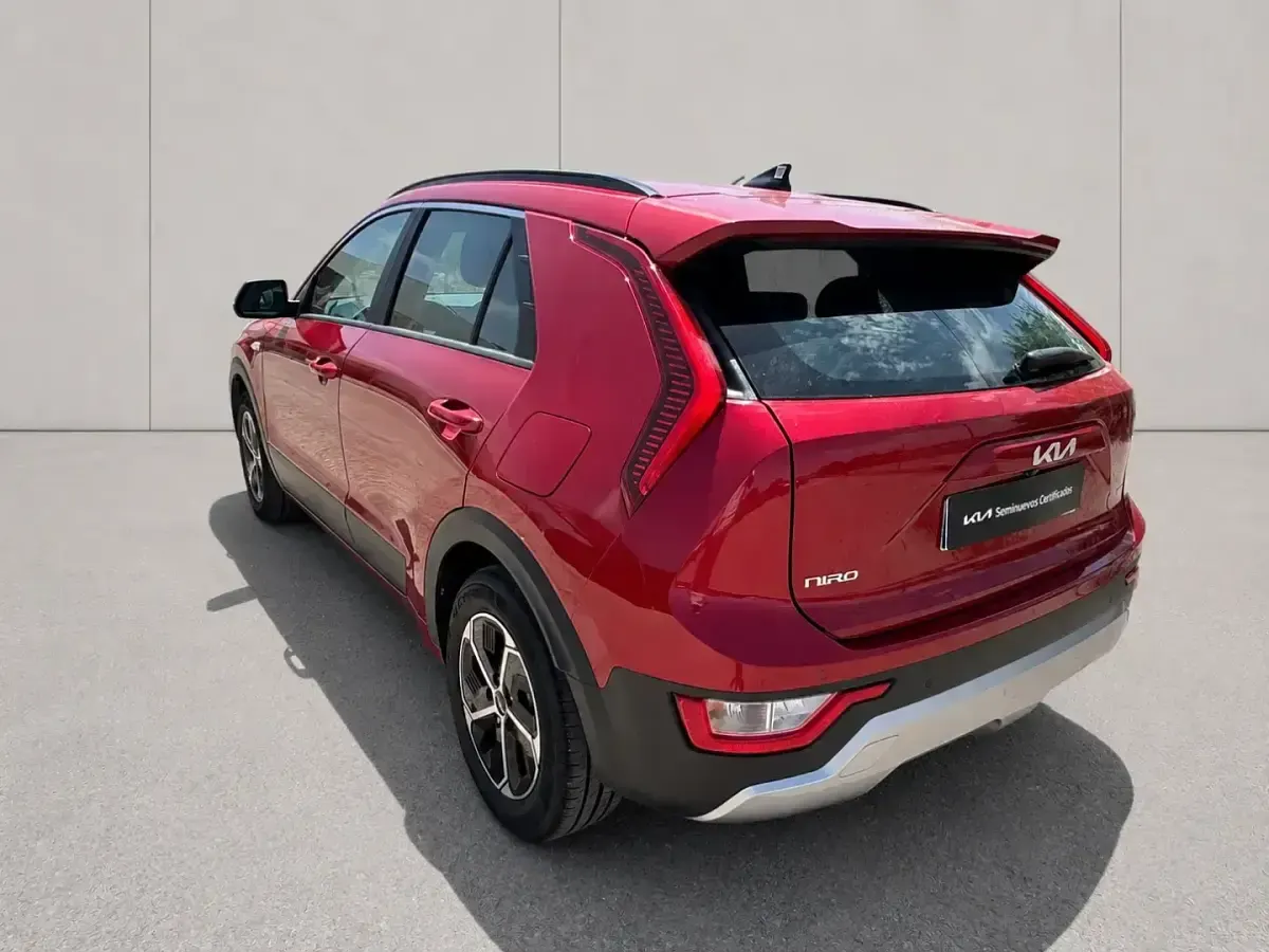 Usado Kia Niro 129 CV (94 kW) 2025 Rojo SUV