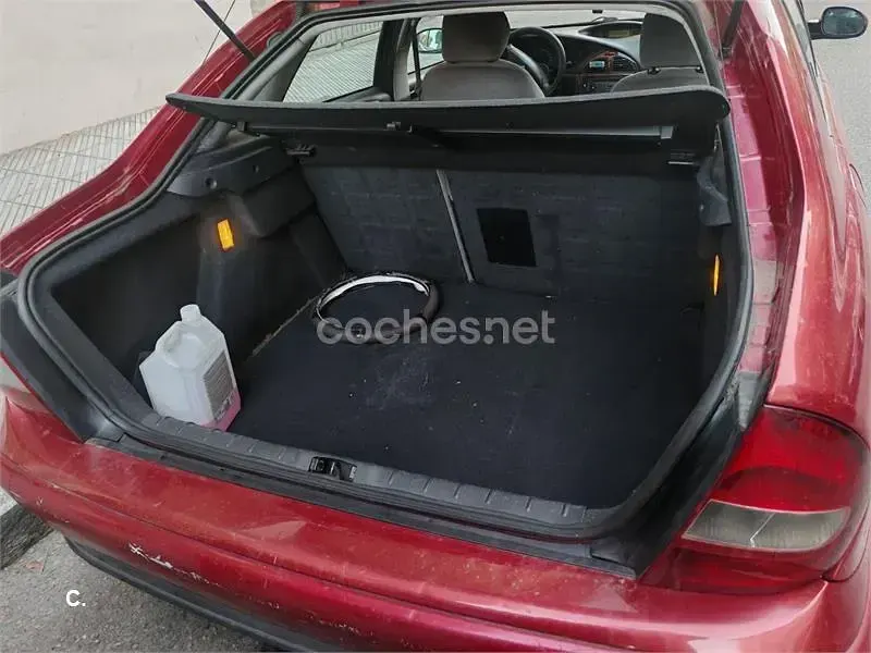 Usado Citroën C5 138 CV (101 kW) 2003 Rojo Berlina