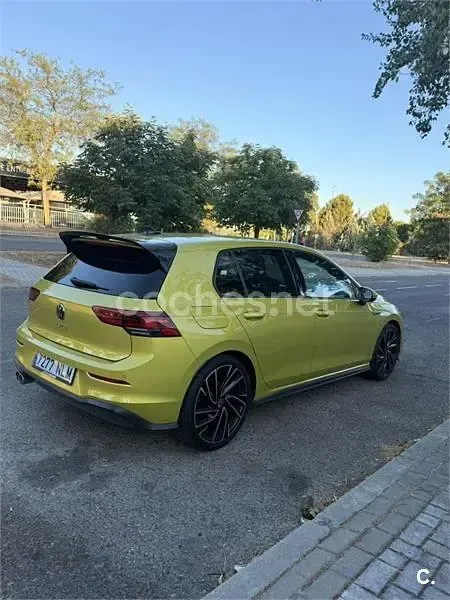 Usado VW Golf VIII R-line 150 CV (110 kW) 2022 Amarillo Berlina