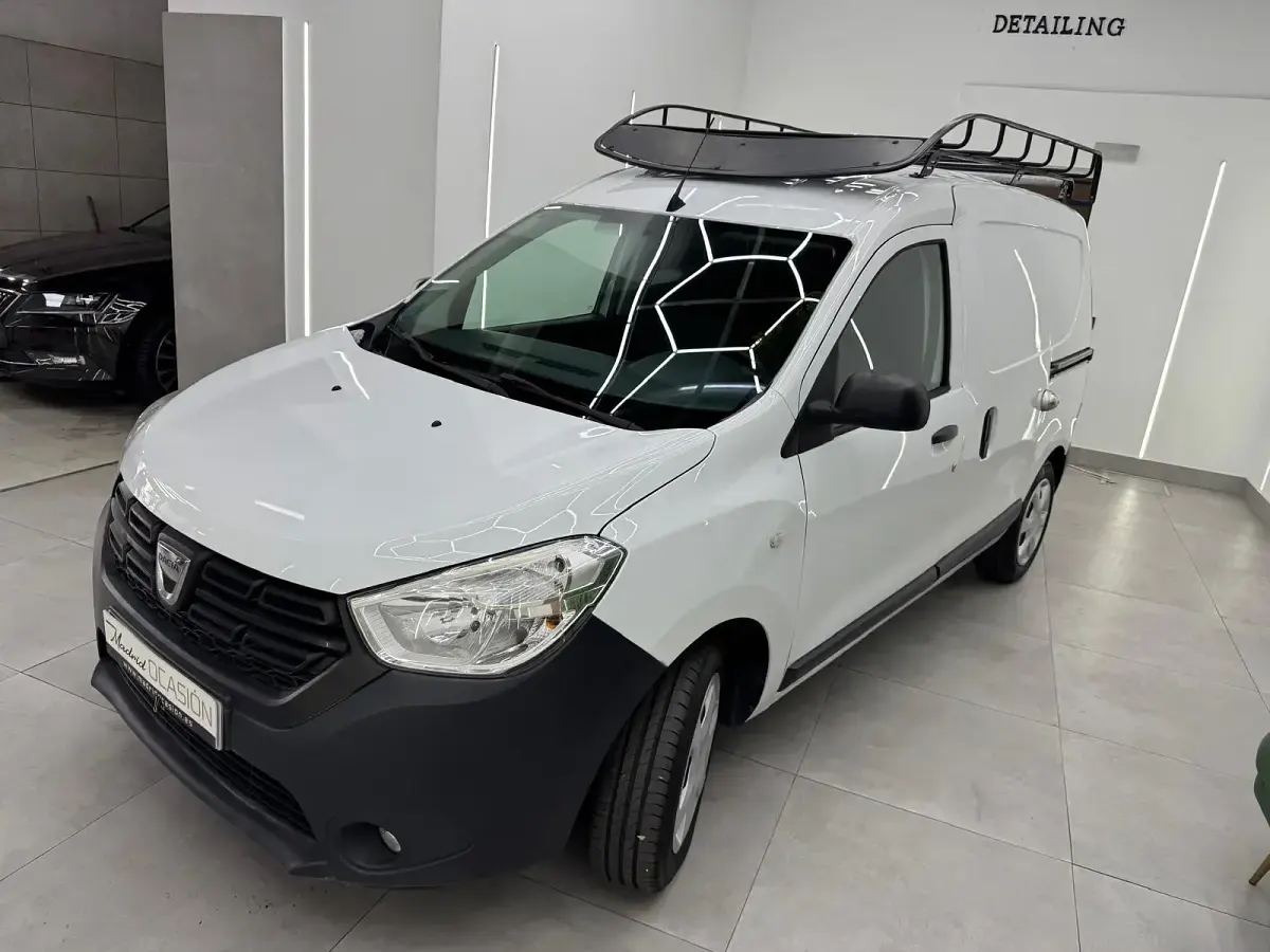 Usado Dacia Dokker Essentiel 109 CV (80 kW) 2020 Blanco Monovolumen
