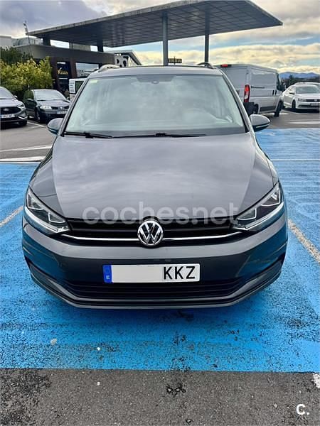 Usado VW Touran Business 110 CV (80 kW) 2018 Gris / plata Monovolumen