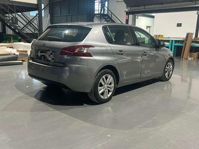 Usado Peugeot 308 Active 120 CV (88 kW) 2015 Gris Utilitario