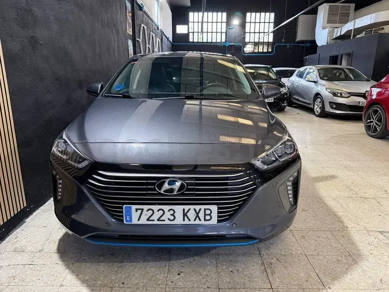 Usado Hyundai Ioniq Style 141 CV (103 kW) 2019 Gris / plata Utilitario