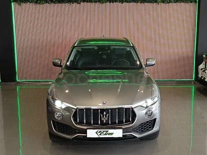 Usado Maserati Levante 430 CV (316 kW) 2016 Gris / plata SUV