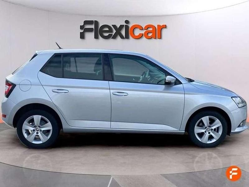 Usado Skoda Fabia Ambition 95 CV (69 kW) 2020 Gris Utilitario