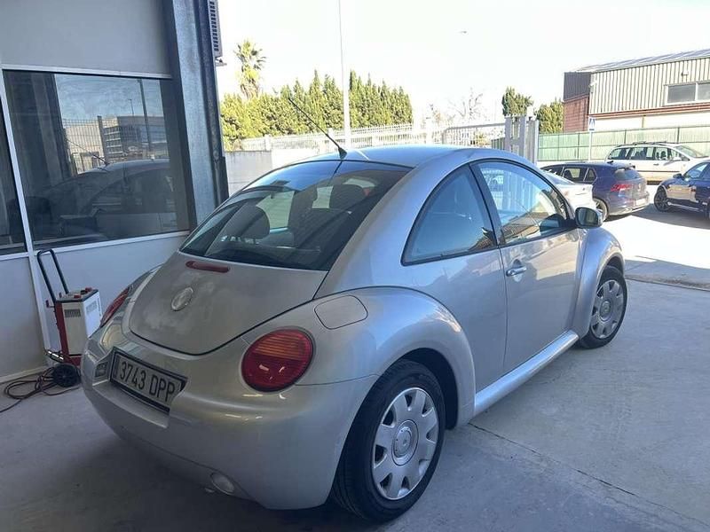 Usado VW Beetle 102 CV (75 kW) 2005 Gris Utilitario