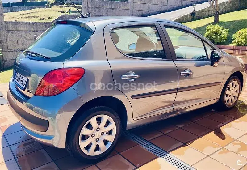 Usado Peugeot 207 75 CV (55 kW) 2009 Gris / plata Berlina