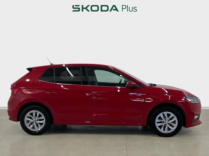 Usado Skoda Fabia Selection 95 CV (69 kW) 2024 Rojo Utilitario
