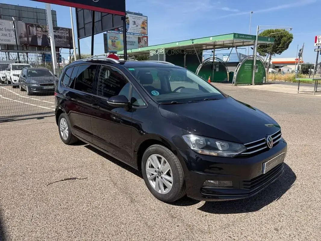 Usado VW Touran Advance 150 CV (110 kW) 2022 Negro Monovolumen