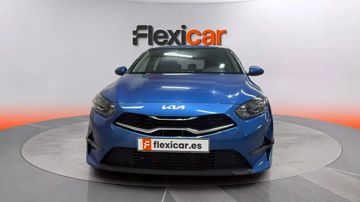 Usado Kia Ceed 136 CV (100 kW) 2023 Azul Utilitario