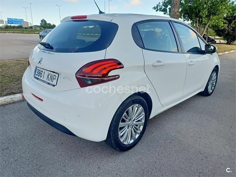 Blanco Usado 2018 Peugeot 208 Utilitario | 8000 € (Buen precio) - Imagen 1/4