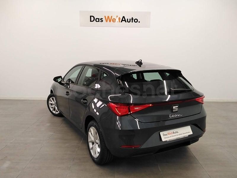 Usado Seat Leon Style 116 CV (85 kW) 2025 Gris / plata Berlina