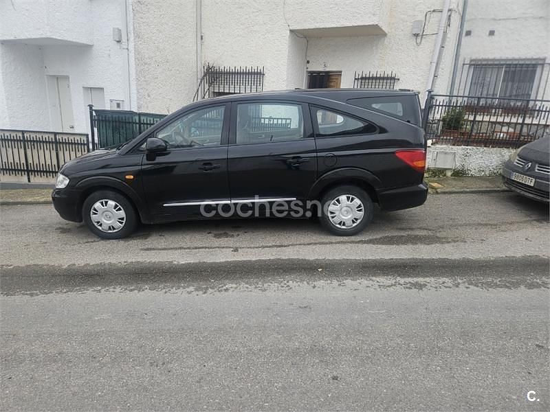 Usado Ssangyong (KGM) Rodius 165 CV (121 kW) 2012 Negro Monovolumen