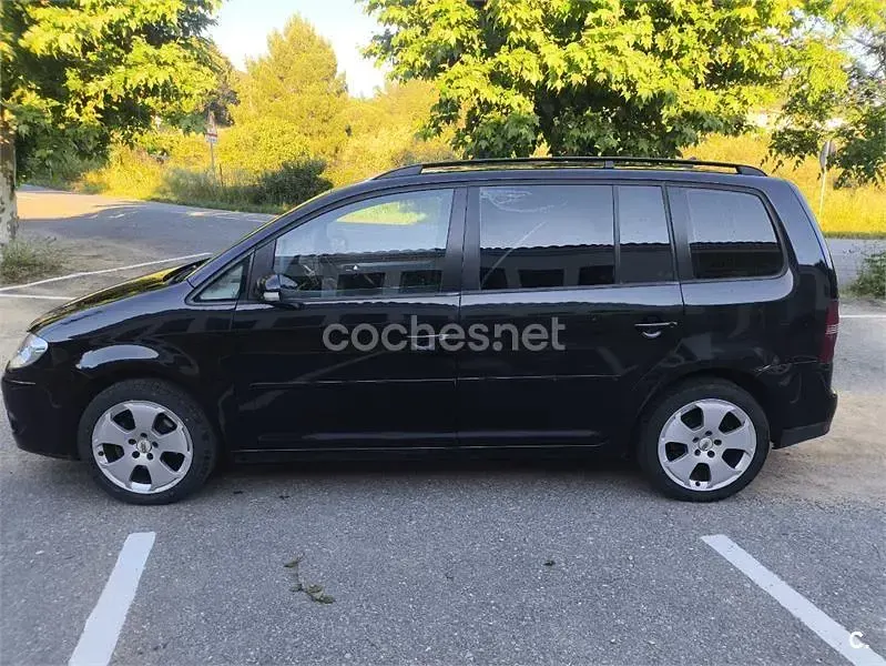 Usado VW Touran Highline 140 CV (102 kW) 2008 Negro Monovolumen