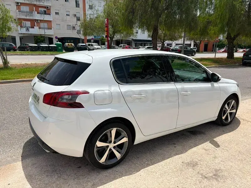 Usado Peugeot 308 Allure 130 CV (95 kW) 2018 Blanco Berlina