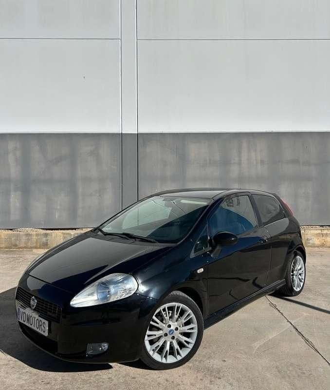 Negro Usado 2007 Fiat Grande Punto Emotion Utilitario | 3490 € (Precio justo) - Imagen 1/4