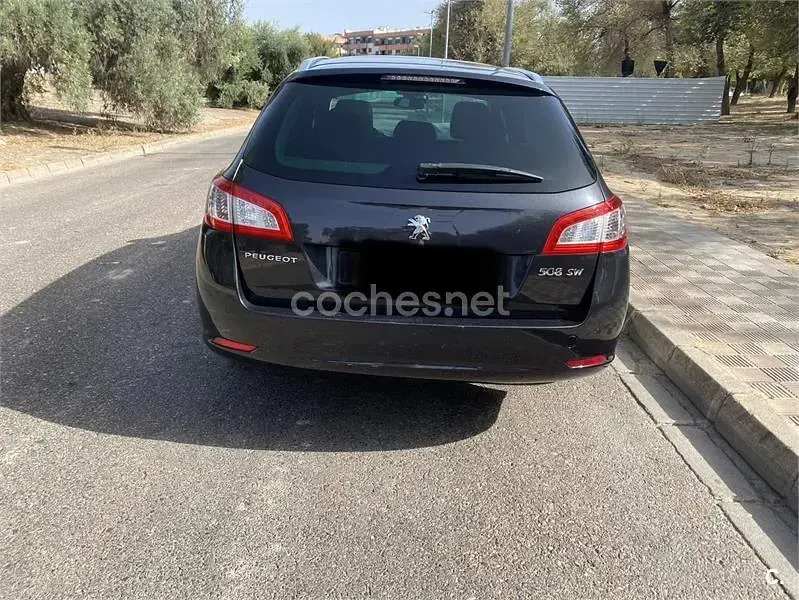 Usado Peugeot 508 SW Allure 140 CV (102 kW) 2014 Negro Familiar