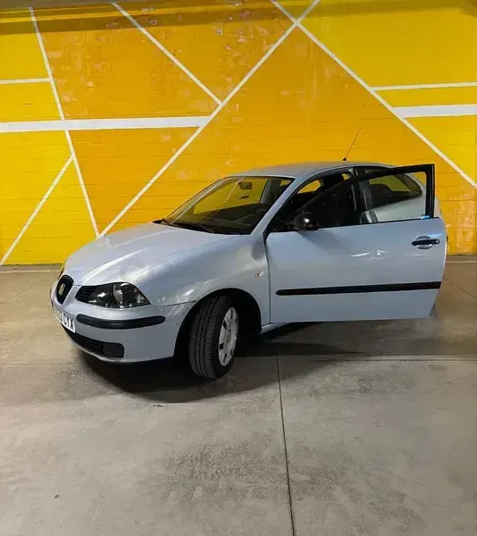 Usado Seat Ibiza 64 CV (47 kW) 2004 Azul Utilitario