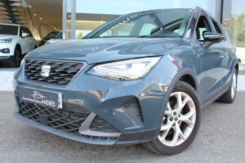 Usado Seat Arona FR 115 CV (84 kW) 2024 Azul SUV