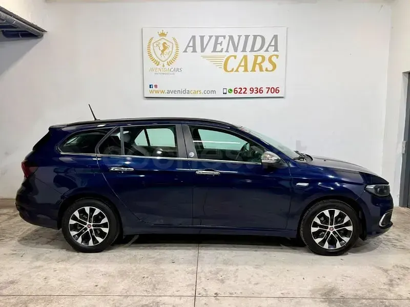 Usado Fiat Tipo Lounge 120 CV (88 kW) 2019 Azul Familiar