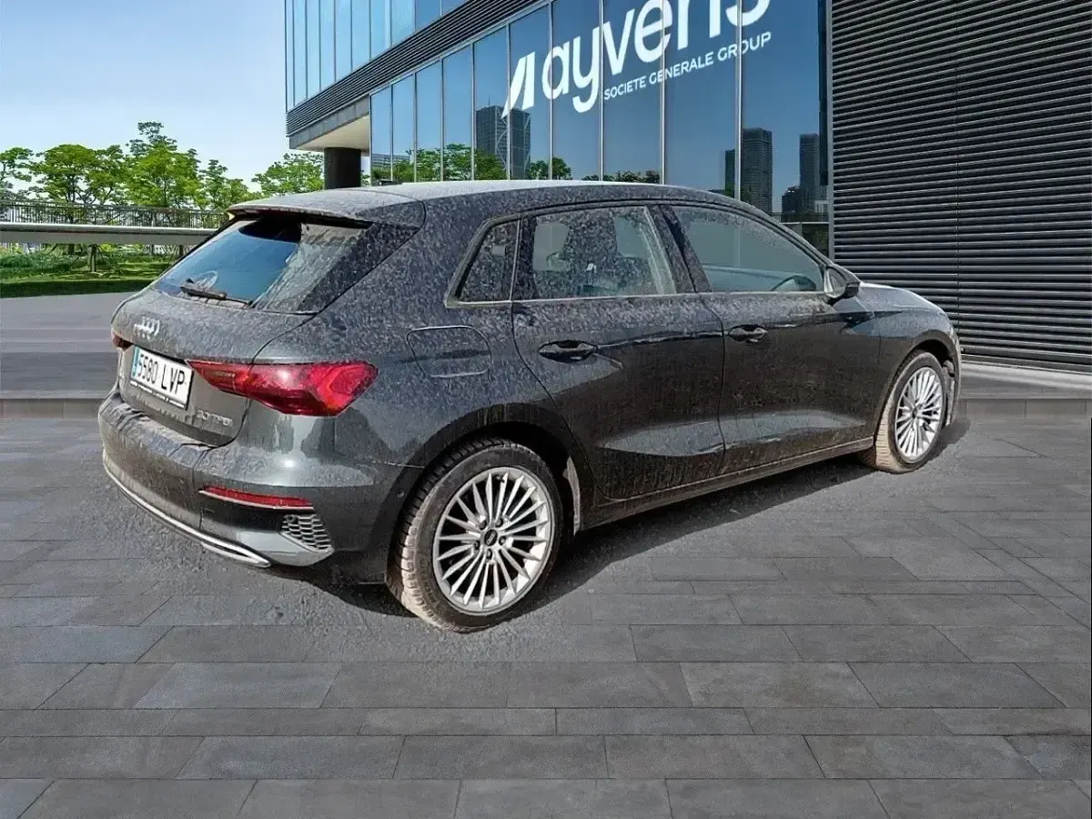 Usado Audi A3 Advanced Plus 110 HP (80 kW) 2021 Cinzento Sedan