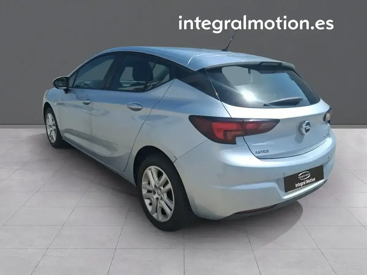 Usado Opel Astra Selective 104 CV (76 kW) 2016 Gris