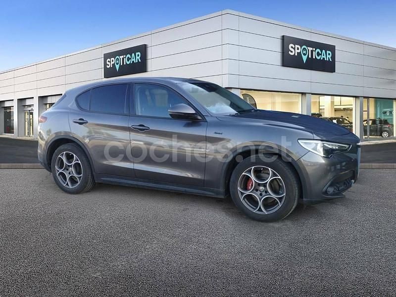 Usado Alfa Romeo Stelvio Sprint 190 CV (139 kW) 2021 Gris / plata SUV