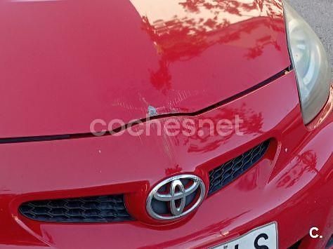 Usado Toyota Aygo Live 68 CV (50 kW) 2009 Rojo Utilitario