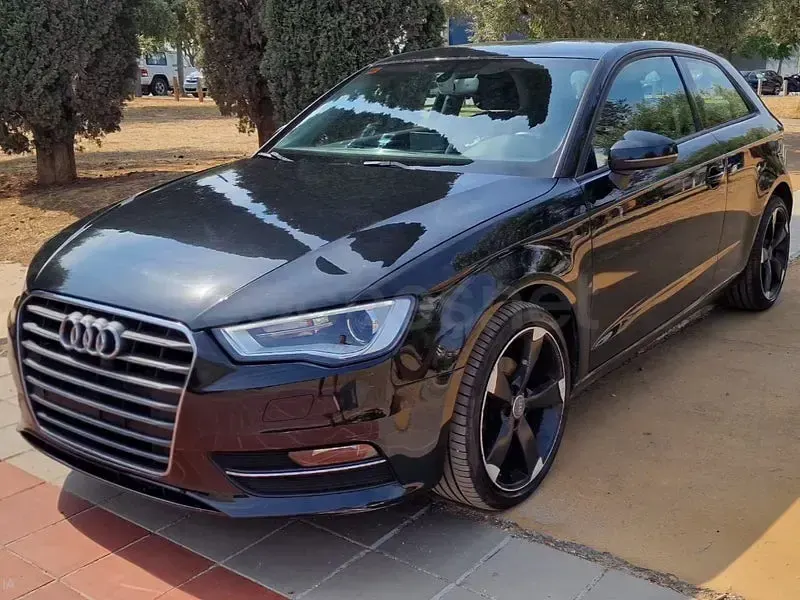 Usado Audi A3 Attraction 110 CV (80 kW) 2016 Negro Berlina