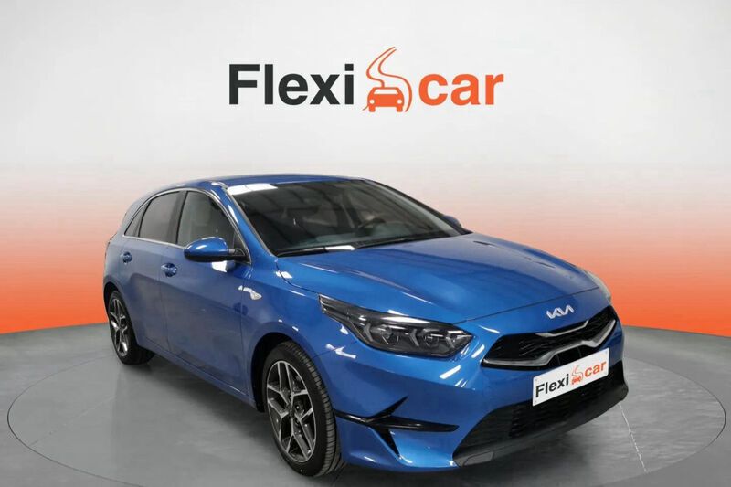 Azul Usado 2023 Kia Ceed Berlina | 15.890 € (Precio justo) - Imagen 1/4