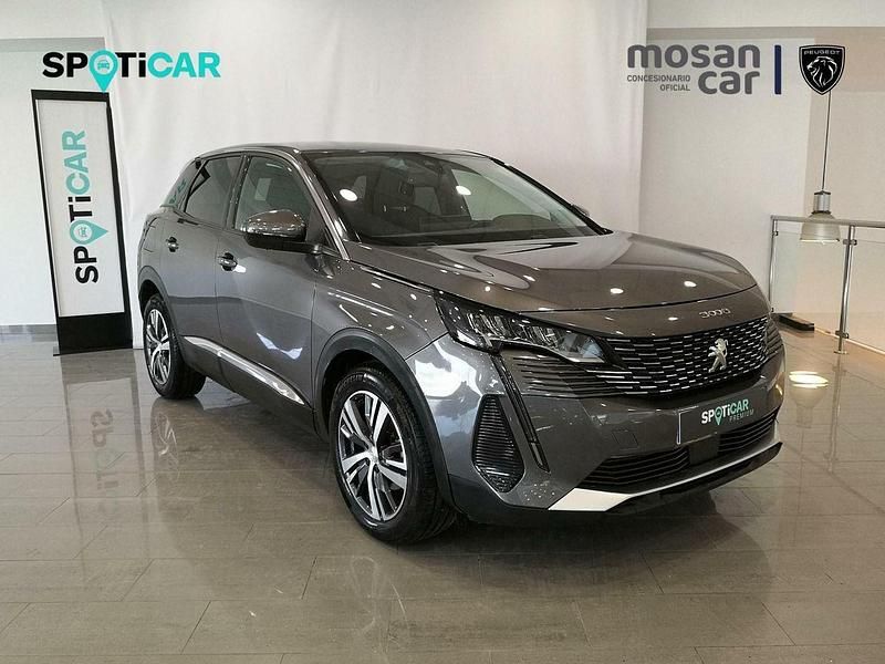 Usado Peugeot 3008 Allure 136 CV (100 kW) 2024 Gris SUV