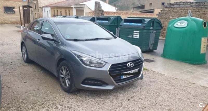 Usado Hyundai i40 115 CV (84 kW) 2018 Gris / plata Berlina