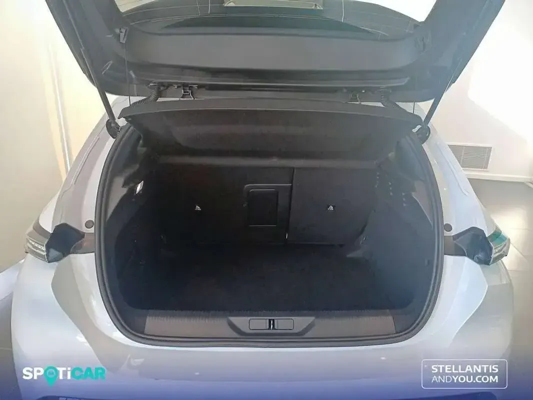 Usado Peugeot 308 Allure 131 CV (96 kW) 2024 Blanco Utilitario