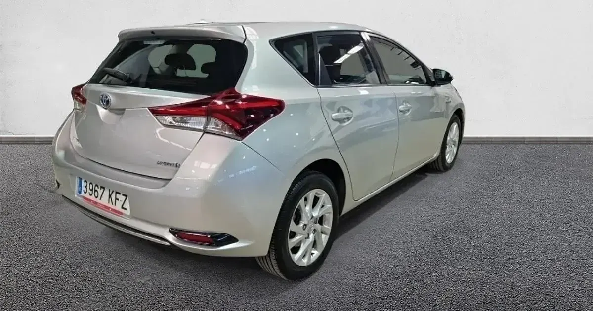 Usado Toyota Auris Hybrid Active 136 CV (100 kW) 2017