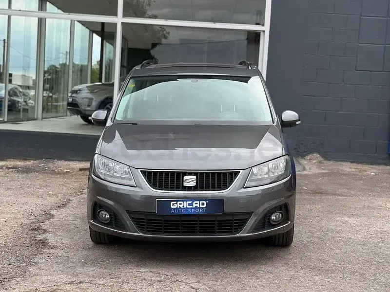 Usado Seat Alhambra Style 140 CV (102 kW) 2011 Gris / plata Monovolumen