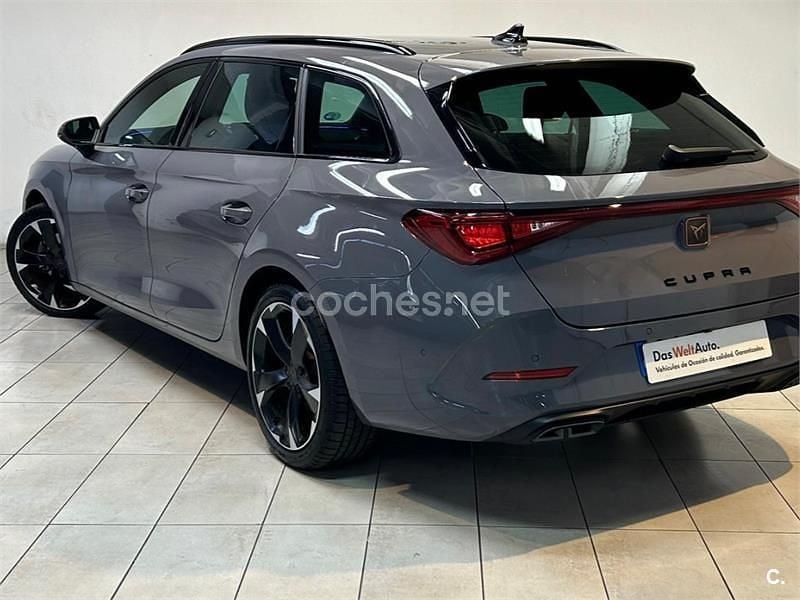 Usado Cupra Leon 150 CV (110 kW) 2023 Gris / plata Familiar