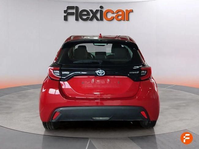 Usado Toyota Yaris Hybrid Active 116 CV (85 kW) 2023 Rojo