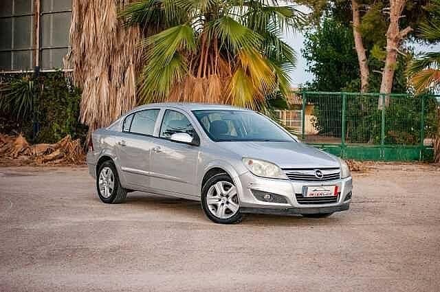 Gris / plata Usado 2009 Opel Astra Cosmo Berlina | 3600 € (Buen precio) - Imagen 1/4