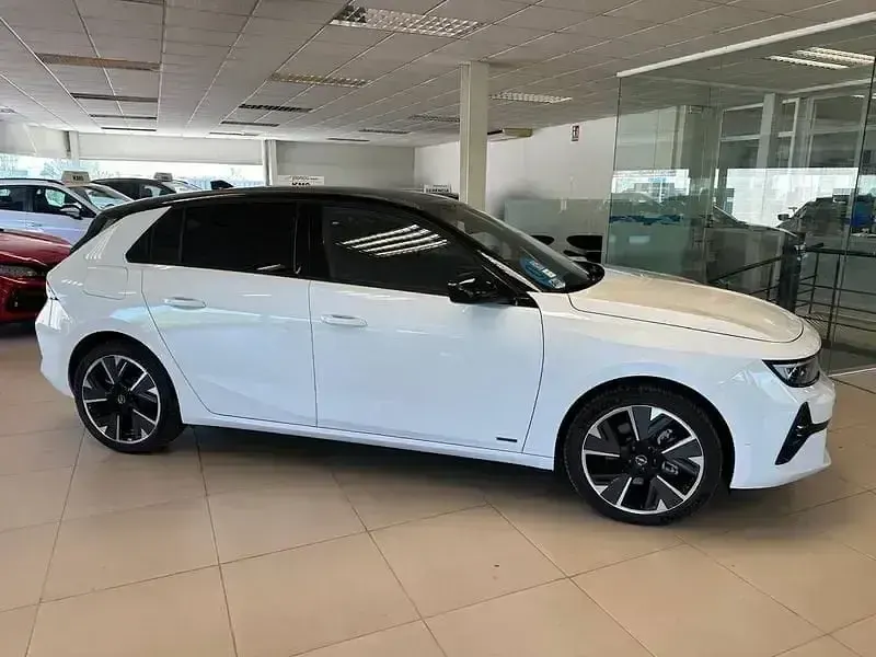 Usado Opel Astra 114 kW (156 CV) 2023 Blanco Utilitario