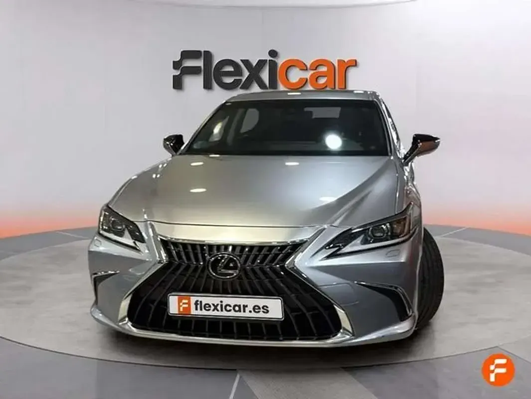 Usado Lexus ES300 Luxury Line 218 CV (160 kW) 2024 Gris Berlina