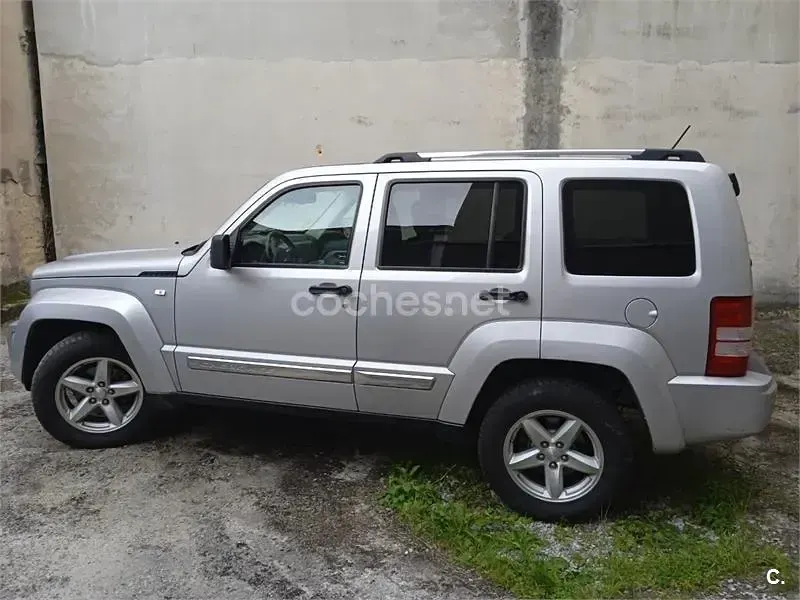 Usado Jeep Cherokee Limited 177 CV (130 kW) 2009 Gris / plata SUV