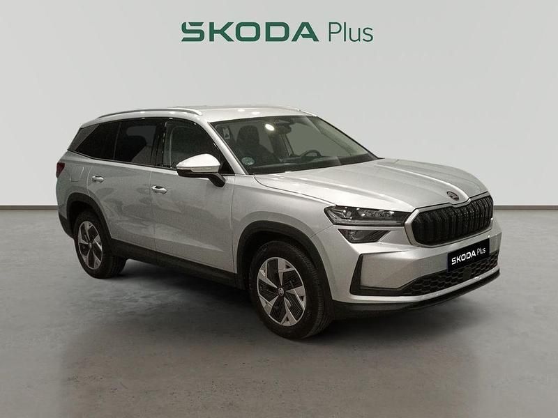 Gris plata Usado 2025 Skoda Kodiaq Selection SUV | 37.390 € (Un poco caro) - Imagen 1/4