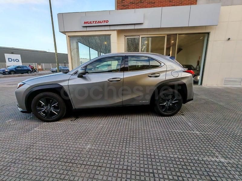 Usado Lexus UX Business Edition 184 CV (135 kW) 2019 Gris / plata SUV