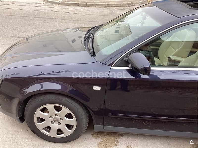 Usado Audi A4 115 CV (84 kW) 2001 Azul Berlina