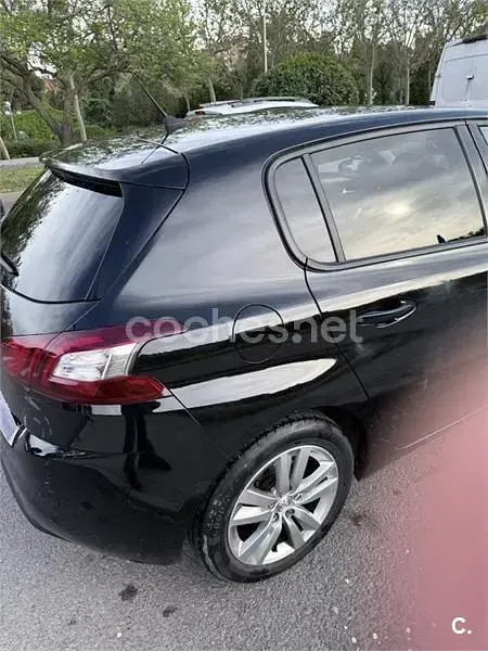 Usado Peugeot 308 Active 110 CV (80 kW) 2017 Negro Berlina