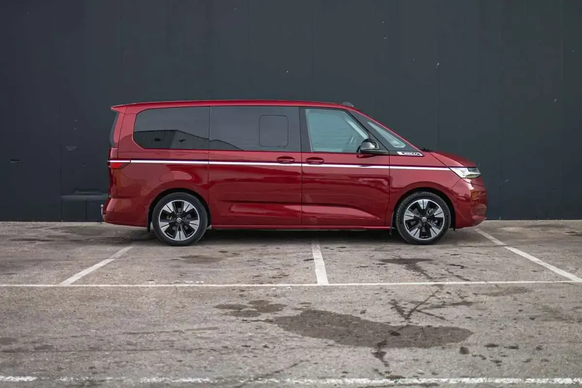 Usado VW T7 Style 150 CV (110 kW) 2025 Rojo Van