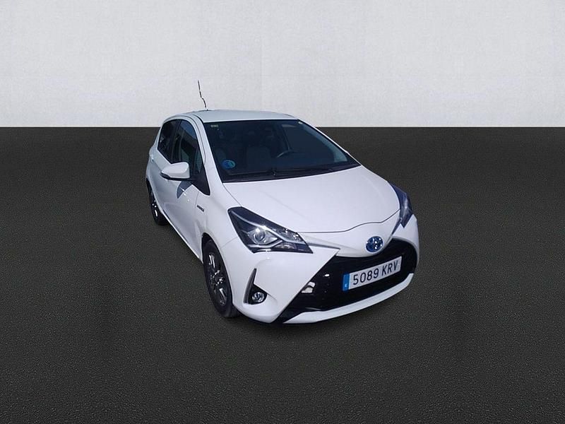 Usado Toyota Yaris Hybrid Active 100 CV (73 kW) 2018 Blanco Berlina